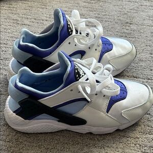 Women’s nike huarache - “aluminum”